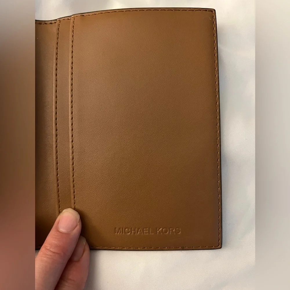 Michael Kors Jet Set Travel Passport Case wallet MK Signature Brown / Acorn EUC